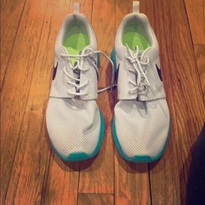 Nike RosheRun Sz 9 Calypso Used